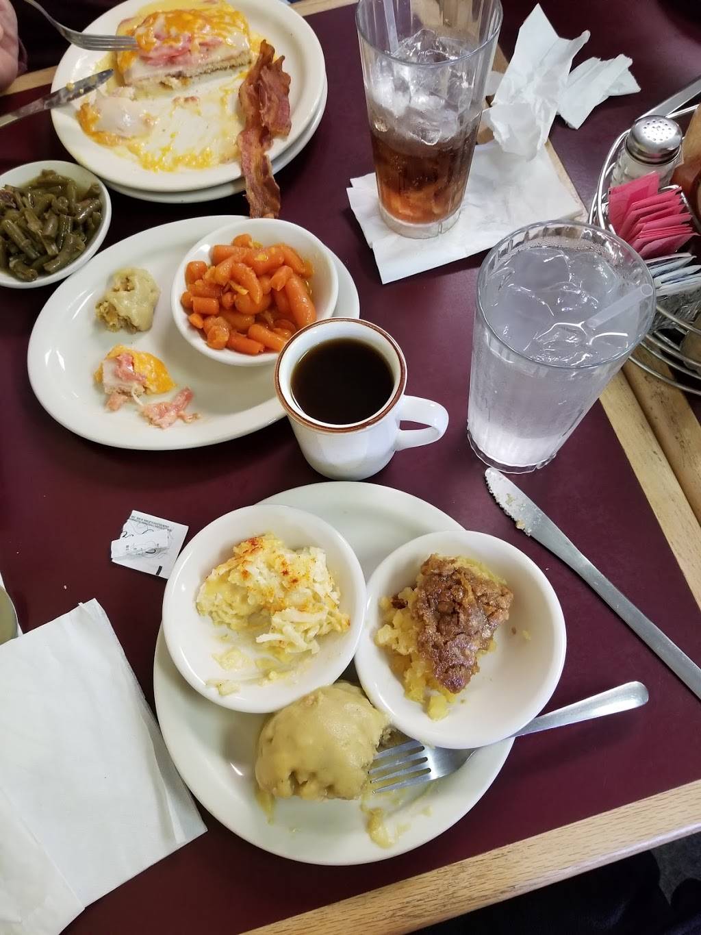 Clouds Country Cooking | restaurant | 1028 N College St #8, Harrodsburg, KY 40330, USA | 8597340086 OR +1 859-734-0086