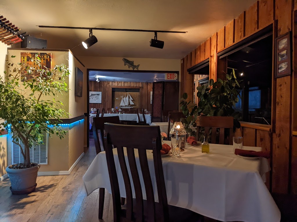 Spinners | restaurant | 29430 Ellensburg Ave, Gold Beach, OR 97444, USA | 5412475160 OR +1 541-247-5160