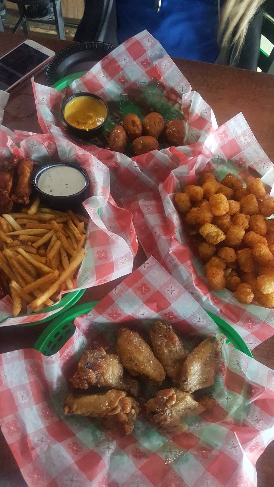 Peppers Bar & Grill | restaurant | 5452 Gravois Ave, St. Louis, MO 63116, USA | 3143529909 OR +1 314-352-9909