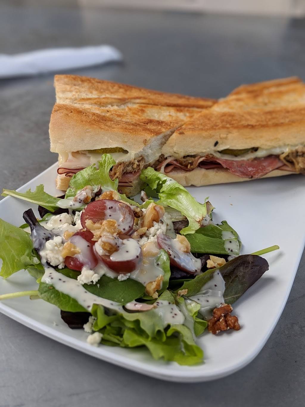 Independent Bar and Cafe | cafe | 5016 N Florida Ave, Tampa, FL 33603, USA | 8133414883 OR +1 813-341-4883