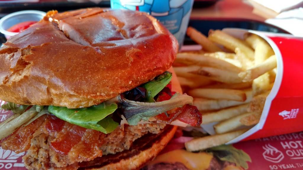 Wendys | restaurant | 1530 E Algonquin Rd, Schaumburg, IL 60173, USA | 8473030242 OR +1 847-303-0242