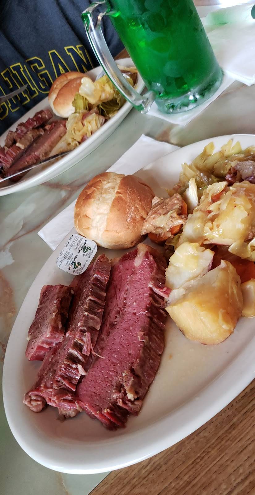 Embers Bar & Grill | restaurant | 1370 W Chicago Blvd, Tecumseh, MI 49286, USA | 5174232601 OR +1 517-423-2601