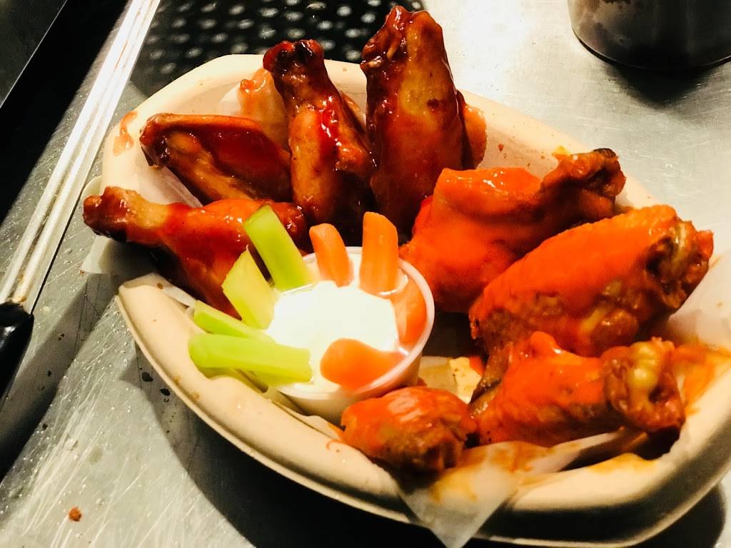 Gold Sounds Bar | restaurant | 44 Wilson Ave, Brooklyn, NY 11237, USA | 7186180686 OR +1 718-618-0686