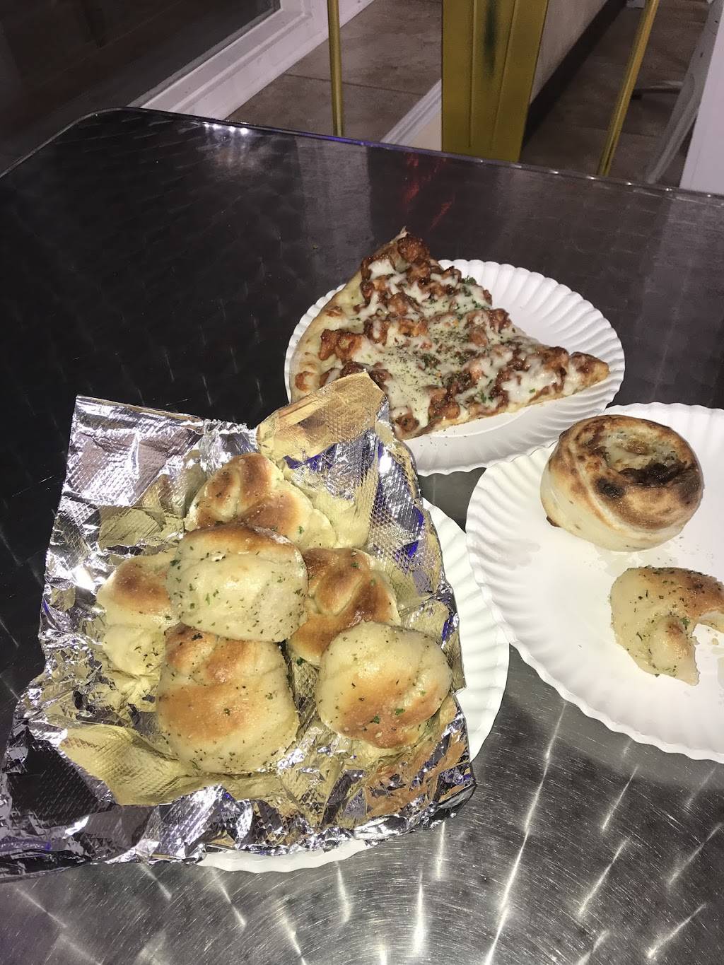 LA PIAZZA PIZZERIA | restaurant | 162 W Main St suite H, Whitewater, WI 53190, USA | 2624582727 OR +1 262-458-2727