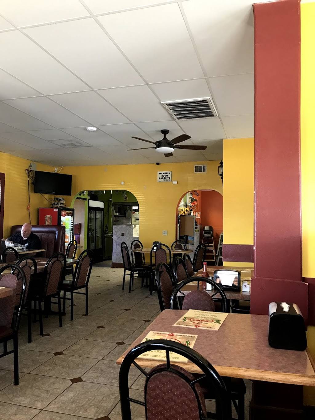 La Villa Restaurant | restaurant | 57 E 11th St, Tracy, CA 95376, USA | 2098325032 OR +1 209-832-5032