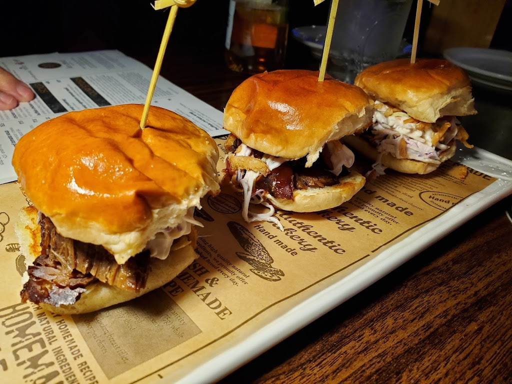 Kindred Gastropub | restaurant | 6460 College Rd suite b, Lisle, IL 60532, USA | 6308579505 OR +1 630-857-9505