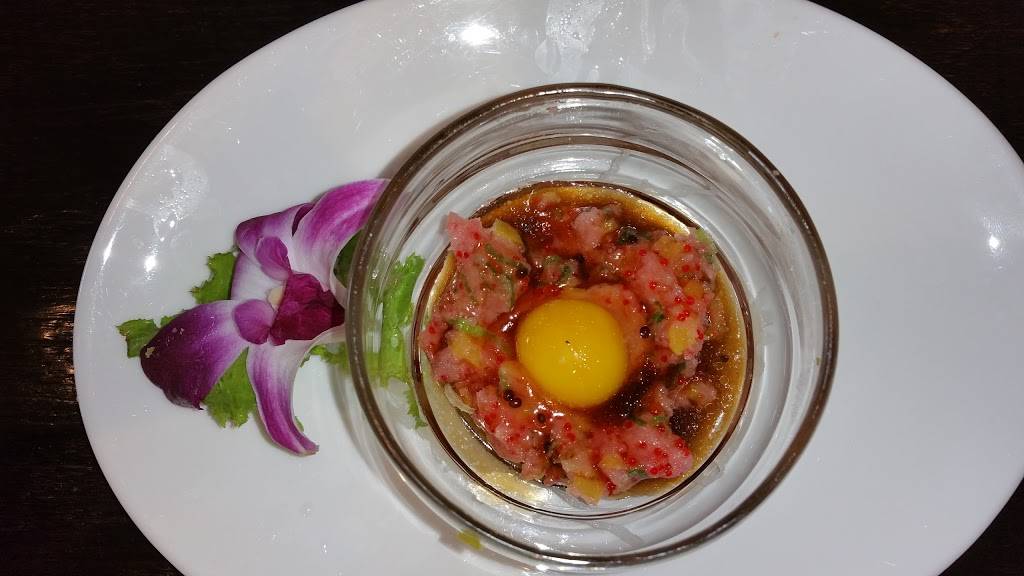 MoMo Sushi | restaurant | 17 Turnpike Square, Milford, CT 06460, USA | 2038777686 OR +1 203-877-7686