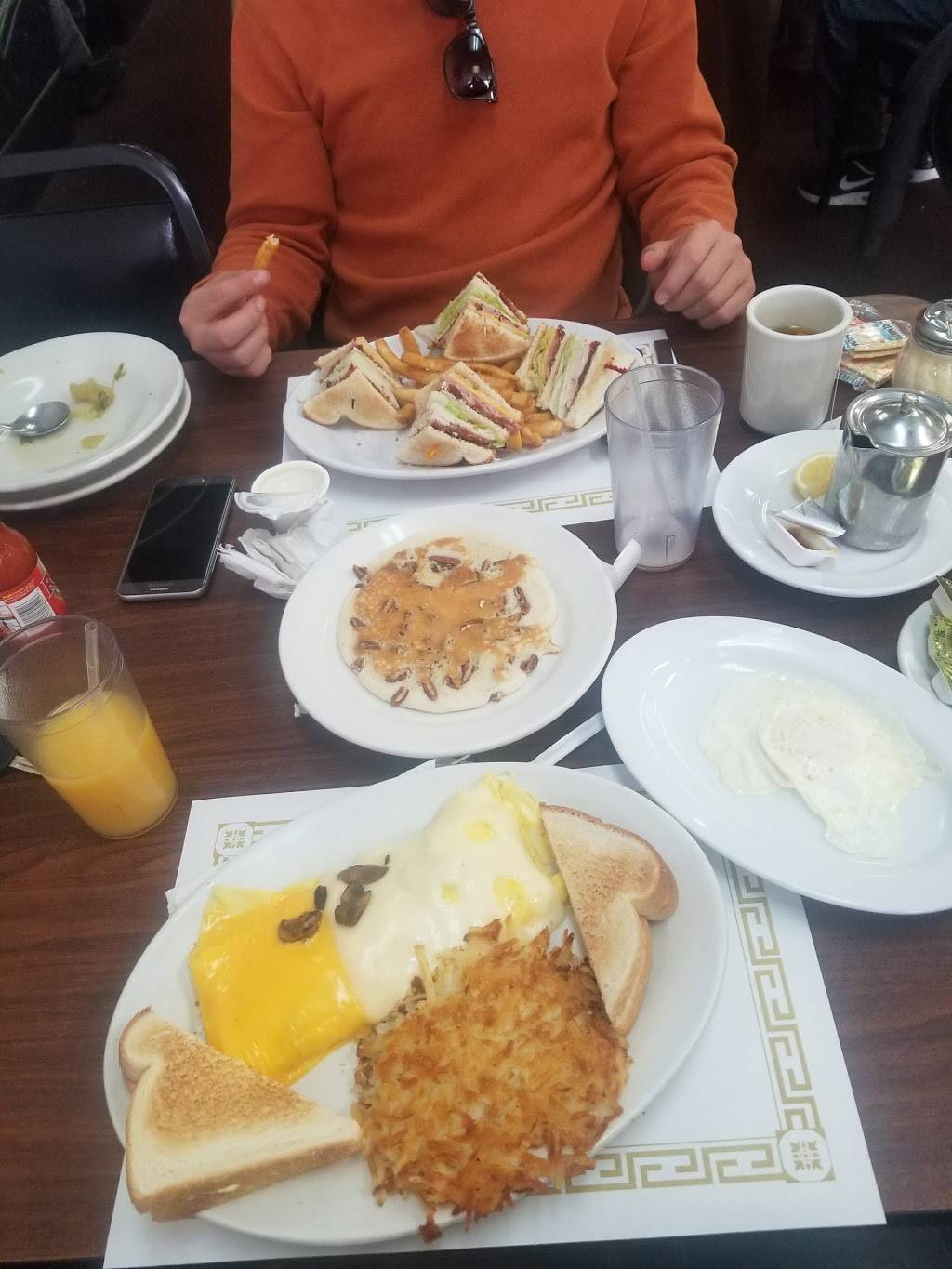 Landmark Restaurant | restaurant | 109 S Meridian Rd, Youngstown, OH 44509, USA | 3307921657 OR +1 330-792-1657