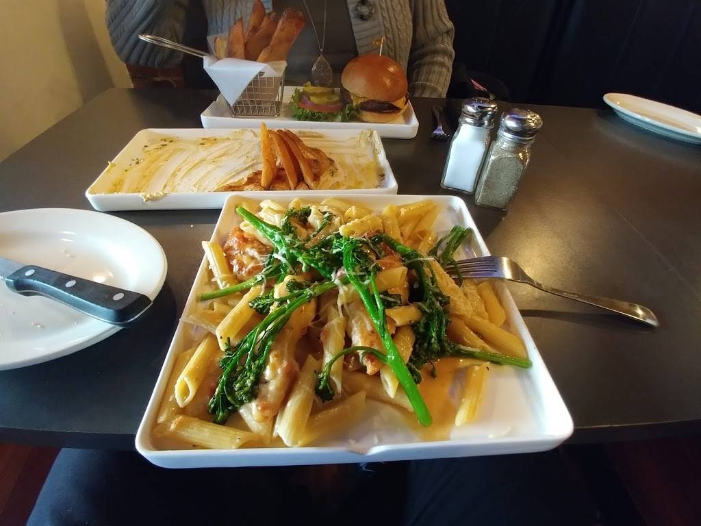 Town Tavern | restaurant | 201 Massachusetts Ave, Arlington, MA 02474, USA | 7818595413 OR +1 781-859-5413