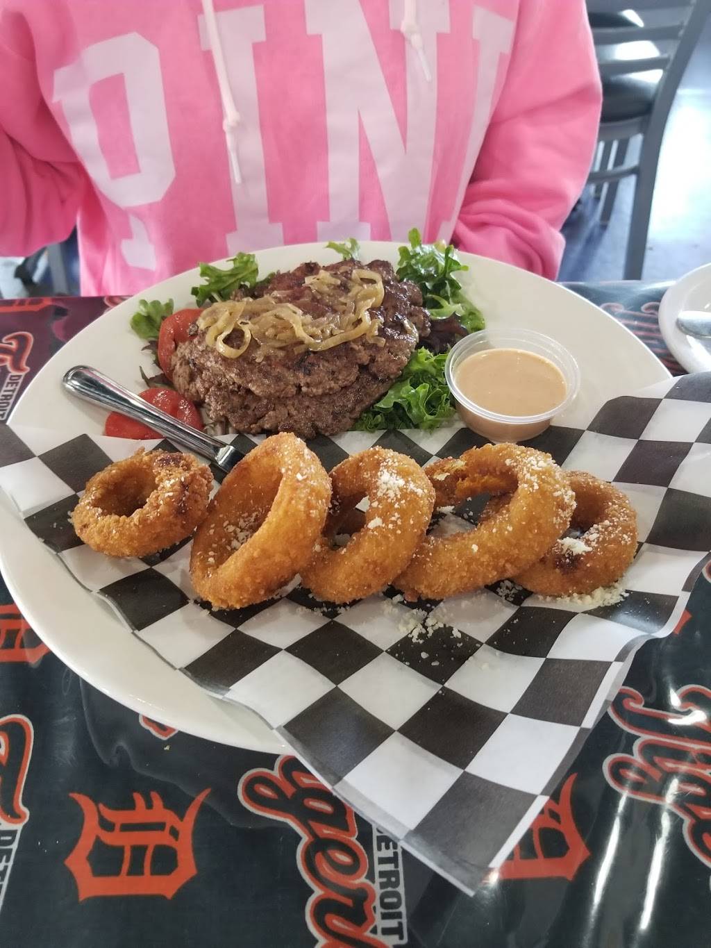 Matty Gs Steakburgers & Spirits | restaurant | 25401 Madison Ave, Murrieta, CA 92562, USA | 9514611061 OR +1 951-461-1061