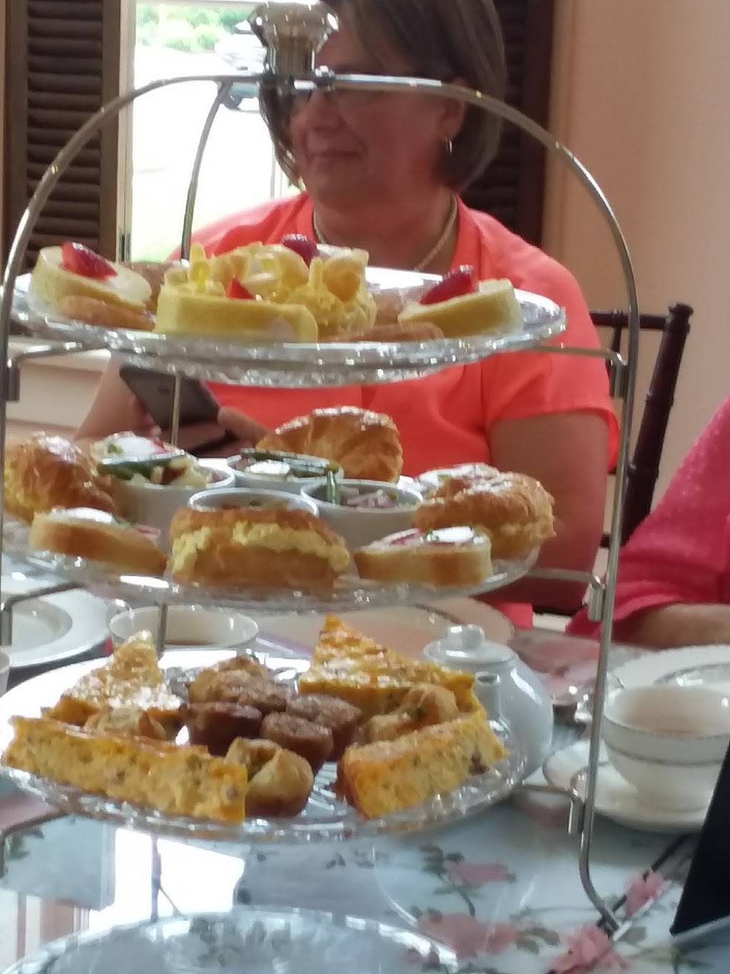 Swan House Tea Room | cafe | 225 W Sandusky St, Findlay, OH 45840, USA | 4194297926 OR +1 419-429-7926