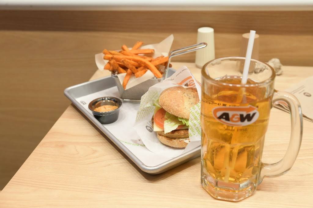 A&W Canada | restaurant | 45 Overlea Blvd, Town Centre, Toronto, ON M4H 1C3, Canada | 6477480036 OR +1 647-748-0036