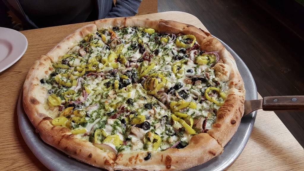 Mellow Mushroom | meal takeaway | 19 Magnolia Rd, Charleston, SC 29407, USA | 8437474992 OR +1 843-747-4992