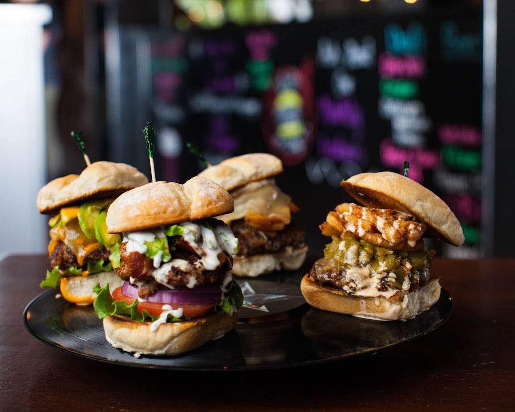 S&Bs Burger Joint | restaurant | 1237 E Main St, Carbondale, IL 62901, USA | 6185492191 OR +1 618-549-2191