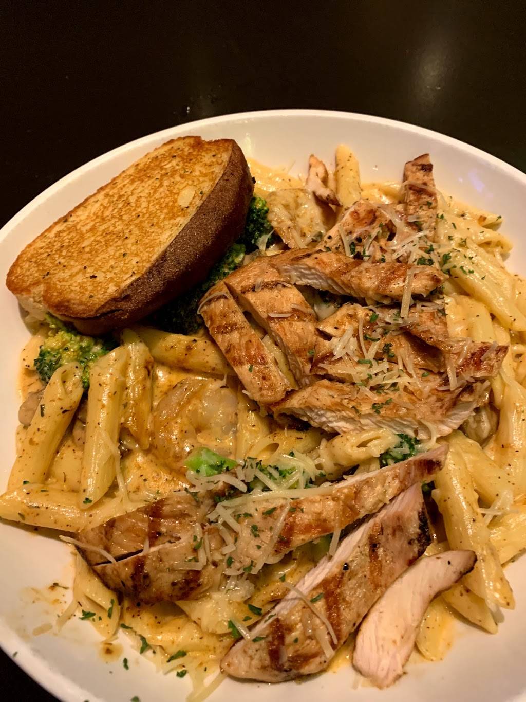 Bombshells | restaurant | 15119 I-35, Pflugerville, TX 78660, USA | 5126702662 OR +1 512-670-2662