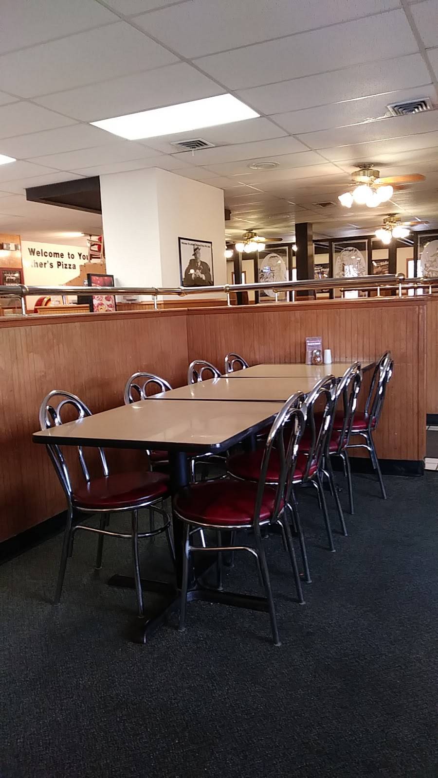 Godfathers Pizza | meal delivery | 625 Hawkeye Ave SW, Le Mars, IA 51031, USA | 7125464159 OR +1 712-546-4159