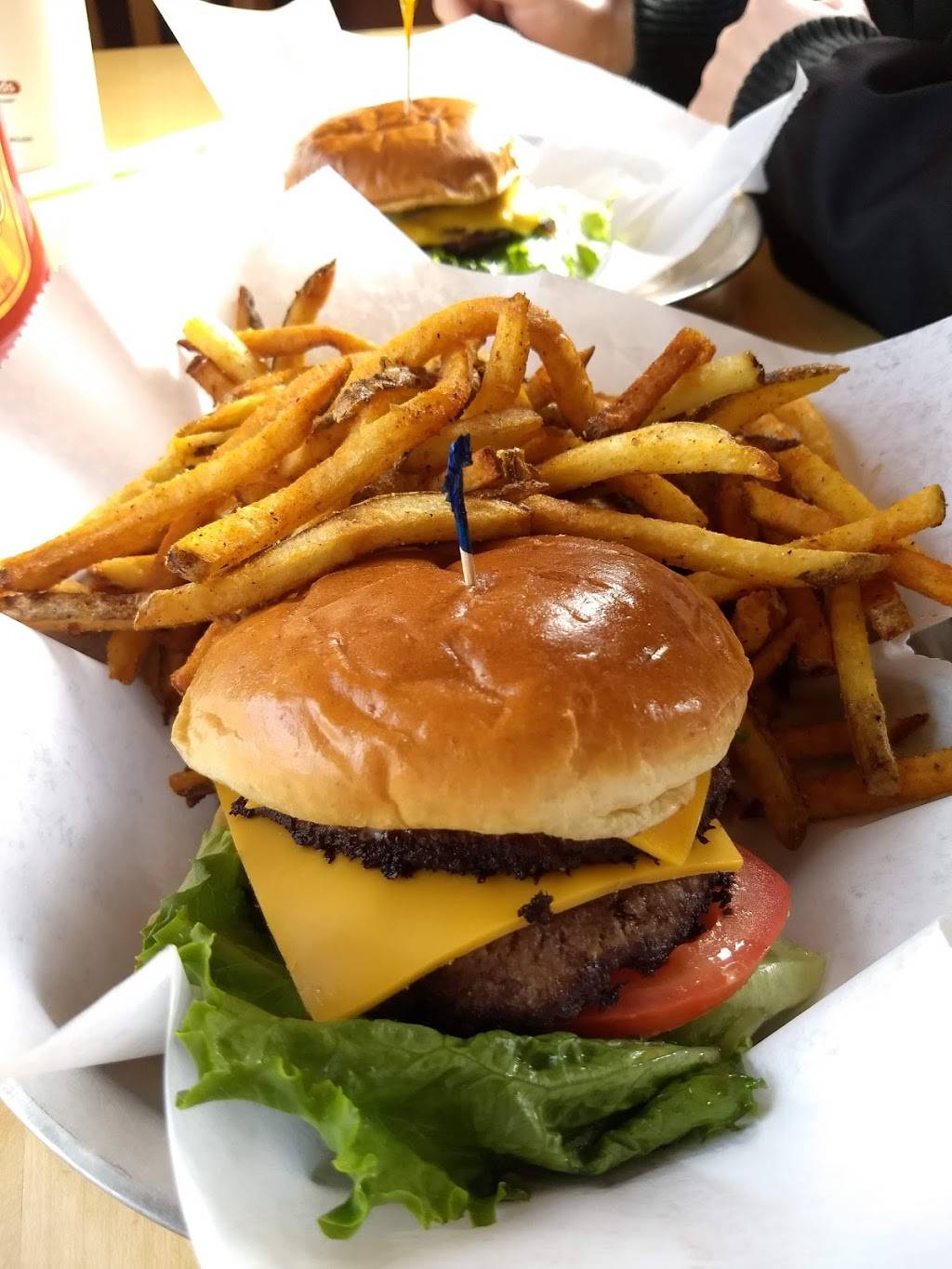 Meatheads | restaurant | 1305 S Neil St, Champaign, IL 61820, USA | 2173525555 OR +1 217-352-5555