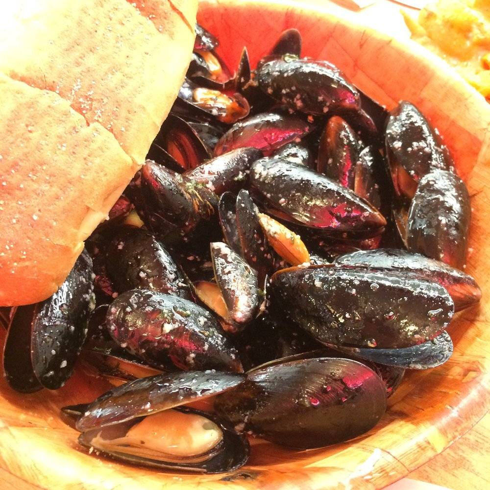 Alexs Seafood Restaurant & Retail Located in The New Castle Far | restaurant | 110 N Dupont Hwy, New Castle, DE 19720, USA | 3023285666 OR +1 302-328-5666