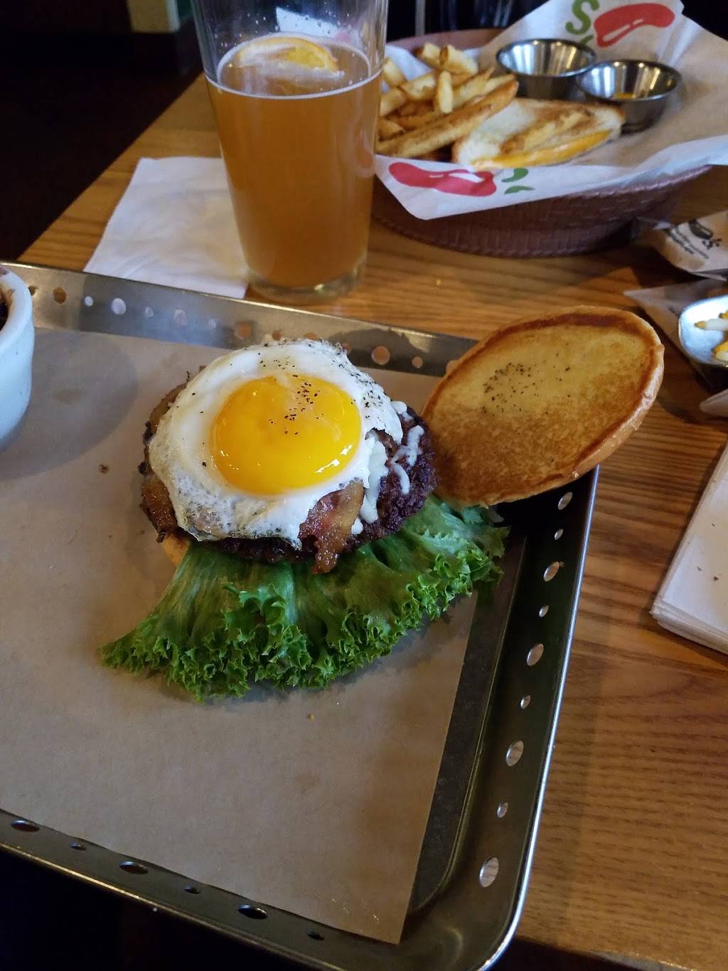 Chilis Grill & Bar | meal takeaway | 1079 N National Rd, Columbus, IN 47201, USA | 8123487596 OR +1 812-348-7596