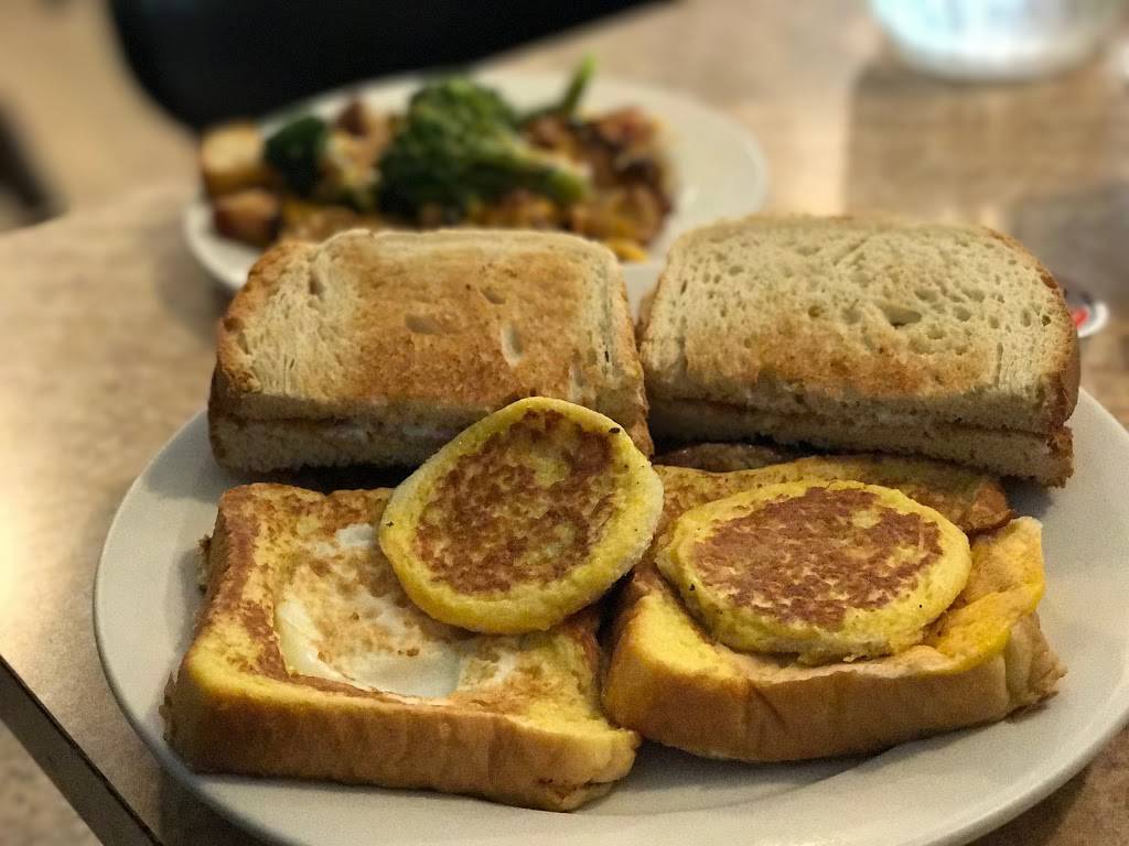 The Wooden Spoon | restaurant | 217 Pompey Hollow Rd, Ashford, CT 06278, USA | 8604293825 OR +1 860-429-3825