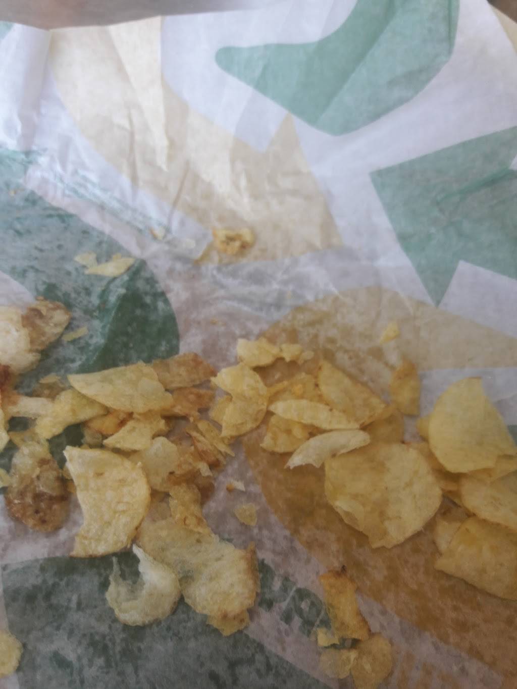 Subway | restaurant | 260 Shirland Ave, Beloit, WI 53511, USA | 6083659399 OR +1 608-365-9399