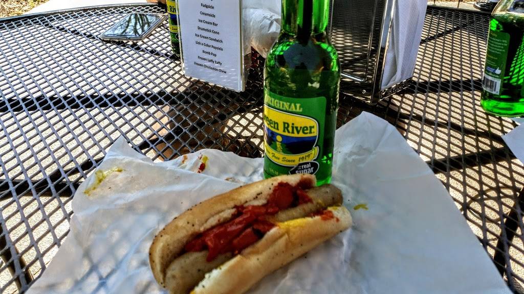 Doyles Dogs "At the Stand" | restaurant | 337 E Lake St, Lake Mills, WI 53551, USA | 9207237640 OR +1 920-723-7640