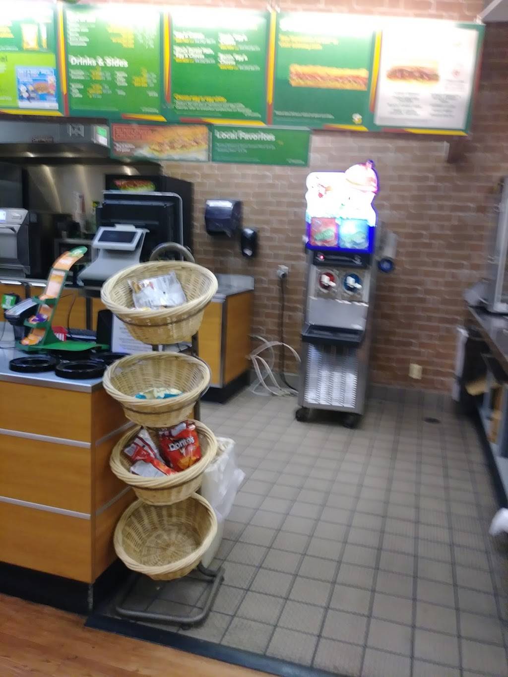Subway | restaurant | 1400 Mall Dr, Benton Harbor, MI 49022, USA | 2699264243 OR +1 269-926-4243