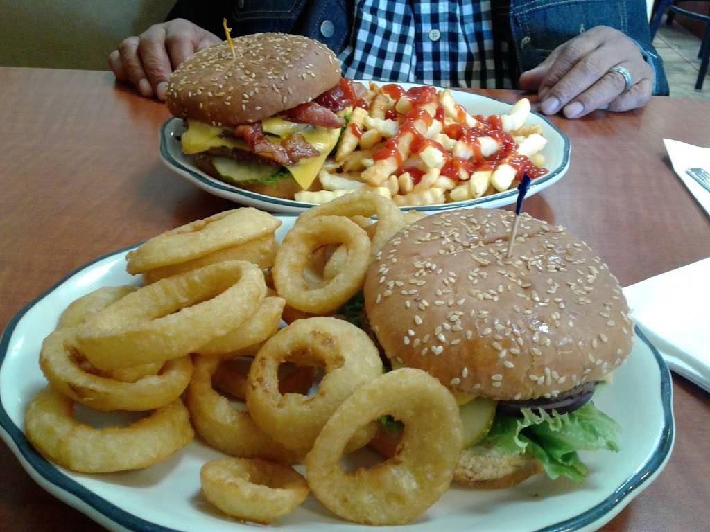 Zeffs Coney Island in Eastern Market | restaurant | 2469 Russell St, Detroit, MI 48207, USA | 3132594705 OR +1 313-259-4705