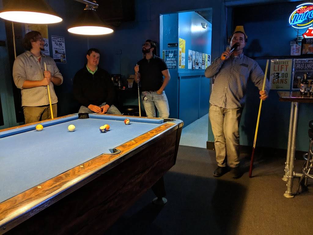 Inn Cahoots Bar | restaurant | 7525 Broadview Rd, Seven Hills, OH 44131, USA | 4408826669 OR +1 440-882-6669