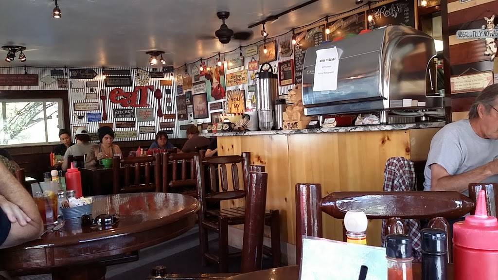 Country Road Cafe | restaurant | 26490 CO-74, Evergreen, CO 80439, USA | 3036741178 OR +1 303-674-1178