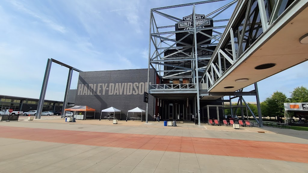 Motor Bar and Restaurant | restaurant | 401 W Canal St, Milwaukee, WI 53203, USA | 4142872778 OR +1 414-287-2778