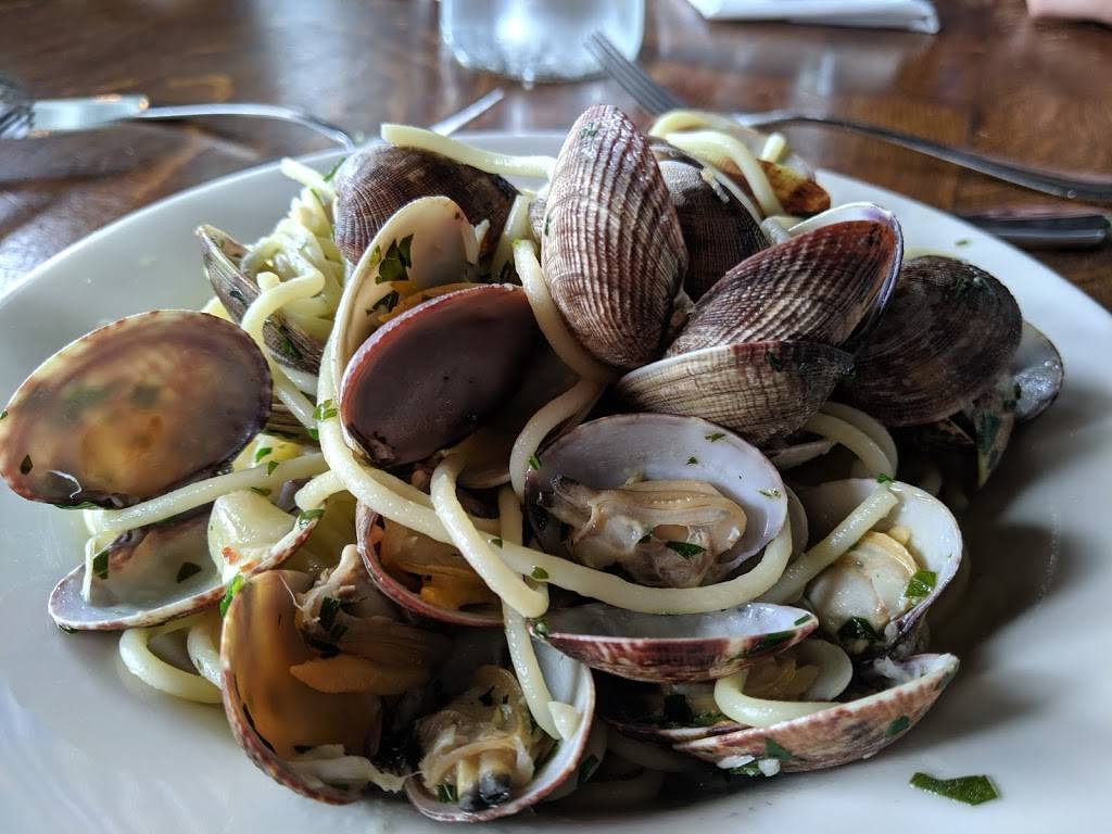 Ginos | restaurant | 8051 SE 13th Ave, Portland, OR 97202, USA | 5032334613 OR +1 503-233-4613