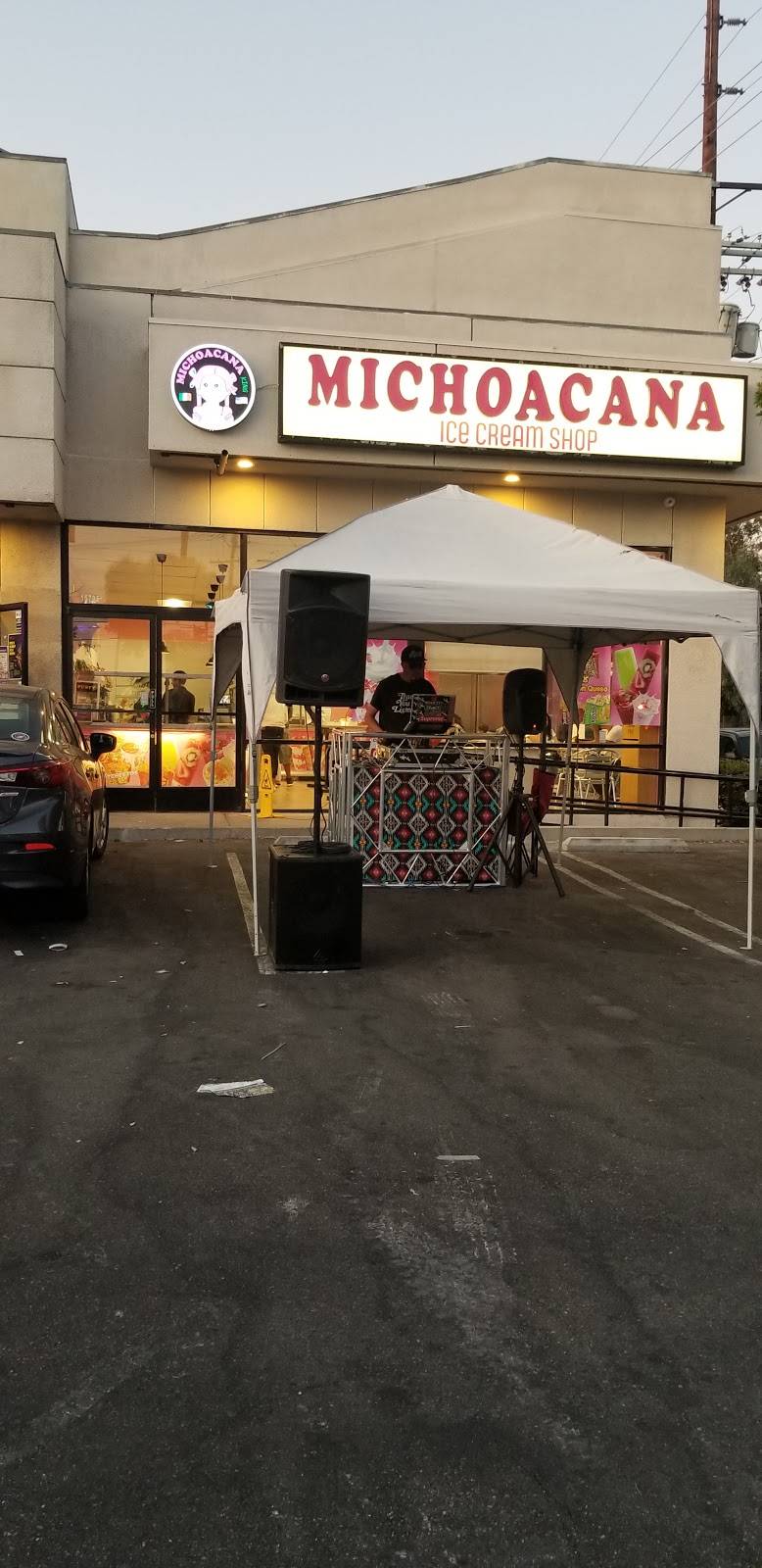 La Michoacana King Ice Cream Parlor | meal takeaway | 15705 1/2 Vanowen St, Van Nuys, CA 91406, USA | 8183868696 OR +1 818-386-8696