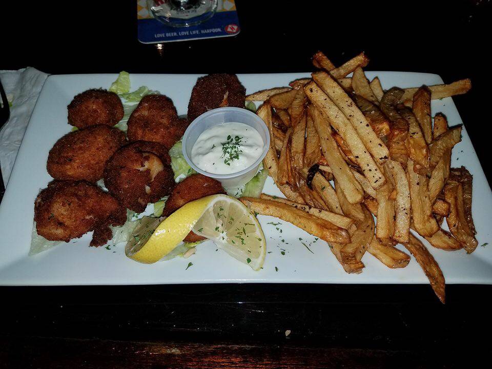 Legendary Bar & Grill | restaurant | 3513 E Tremont Ave, Bronx, NY 10465, USA | 7188220100 OR +1 718-822-0100