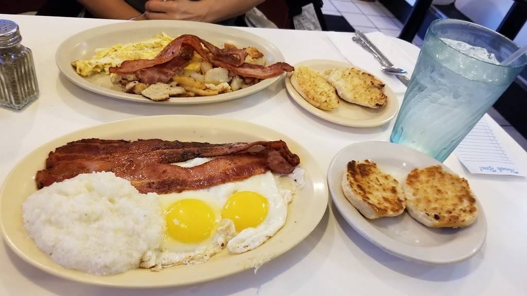 Daves Diner | restaurant | 1011 Seaway Dr, Fort Pierce, FL 34949, USA | 7724602810 OR +1 772-460-2810