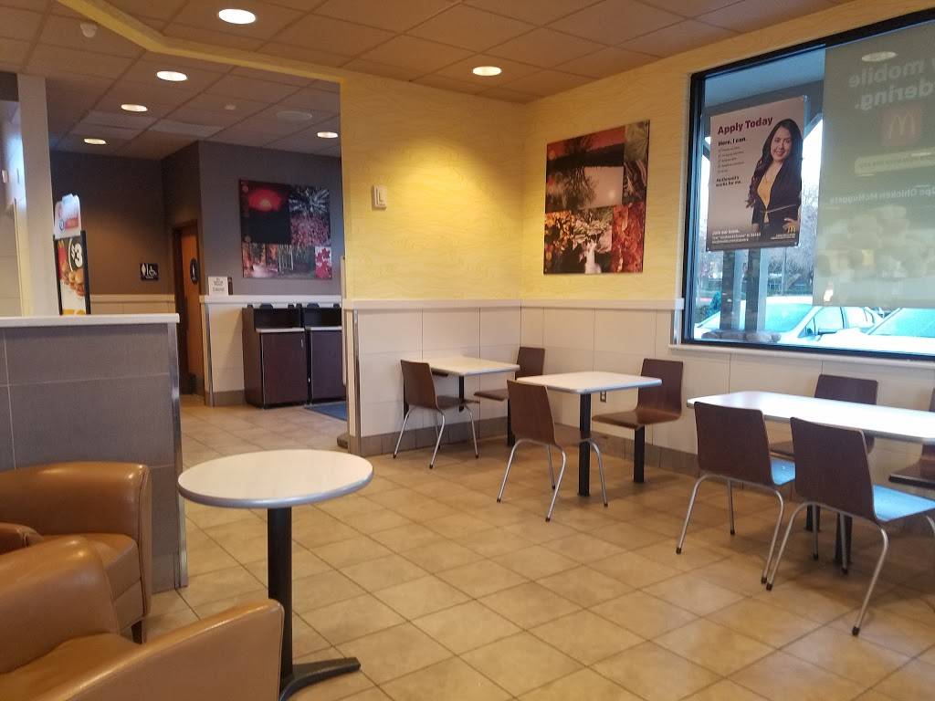 McDonalds | cafe | 33 N Main St, Angels Camp, CA 95222, USA | 2097369289 OR +1 209-736-9289