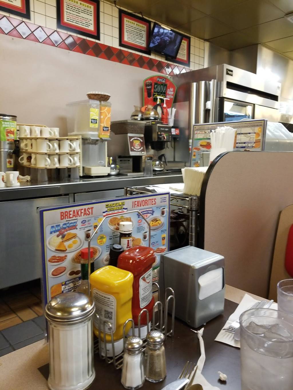 Waffle House | meal takeaway | 1931 St E 60th St, Anderson, IN 46013, USA | 7656497631 OR +1 765-649-7631