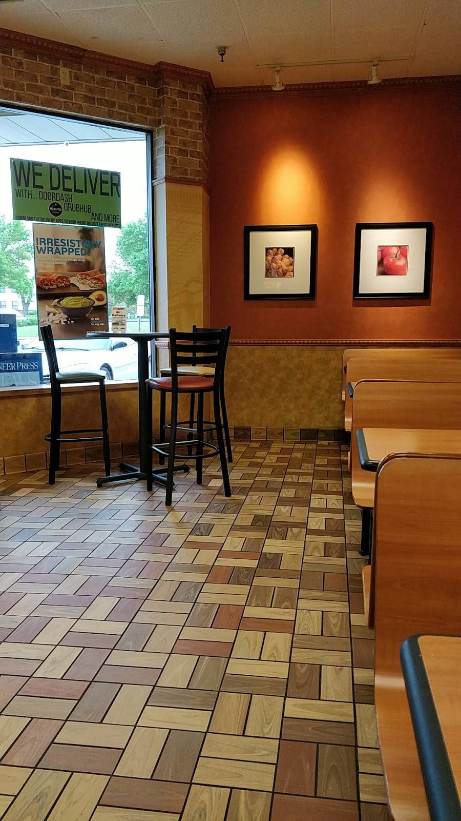 Subway Restaurants | restaurant | 2513 West 7th Street, St Paul, MN 55116, USA | 6516901333 OR +1 651-690-1333