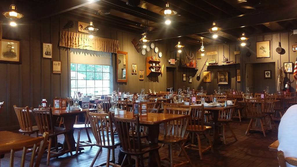 Cracker Barrel Old Country Store | restaurant | 2421 Old Country Inn Dr, Caseyville, IL 62232, USA | 6183971599 OR +1 618-397-1599