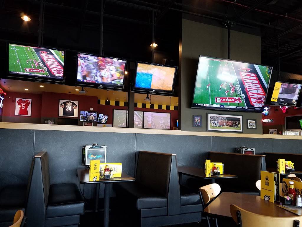 Buffalo Wild Wings | restaurant | 17510 Halsted St, Homewood, IL 60430, USA | 7089229453 OR +1 708-922-9453