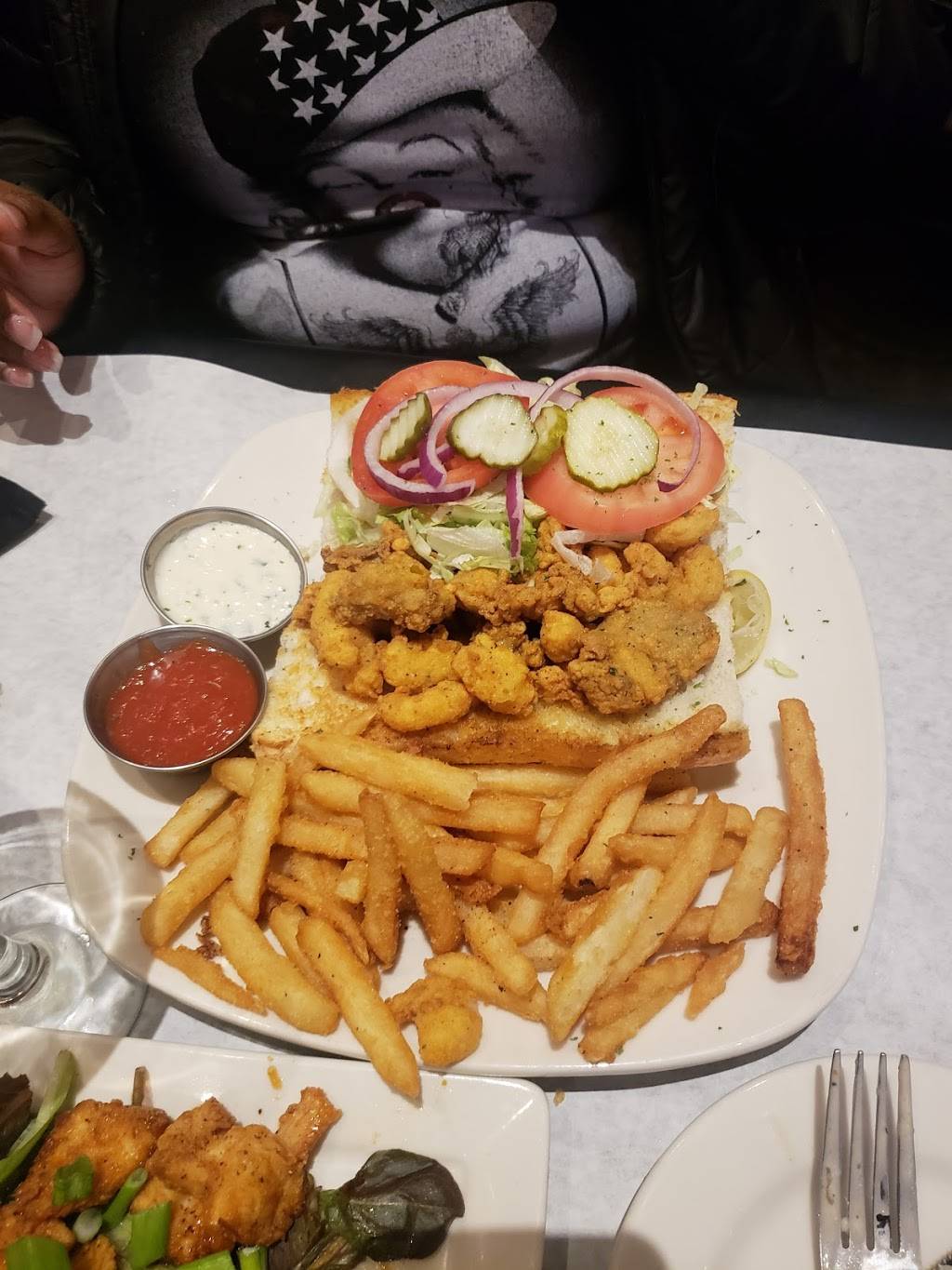 Half Shell Oyster House | restaurant | 2325 University Blvd, Tuscaloosa, AL 35401, USA | 2058607001 OR +1 205-860-7001