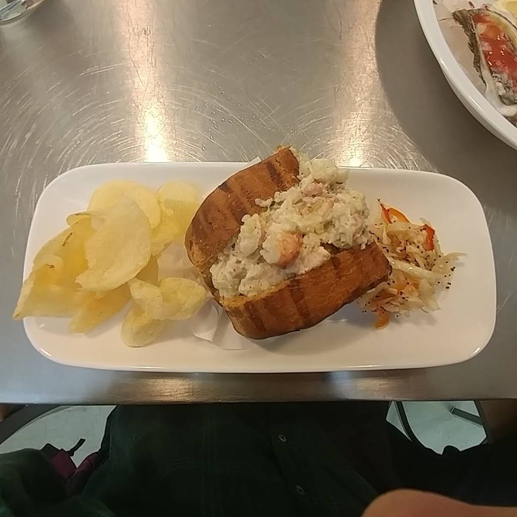 The Fishguy Market & Wellfleet | restaurant | 4423 N Elston Ave, Chicago, IL 60630, USA | 7732837400 OR +1 773-283-7400