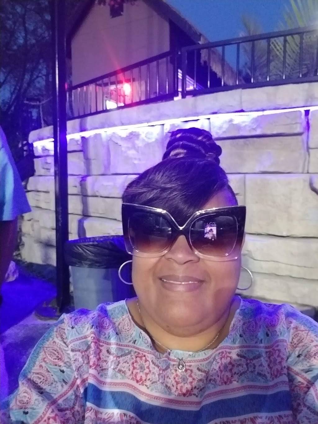 McCoys Bar Patio and Grill | restaurant | 1900 Madison Ave, Council Bluffs, IA 51503, USA | 7123282374 OR +1 712-328-2374