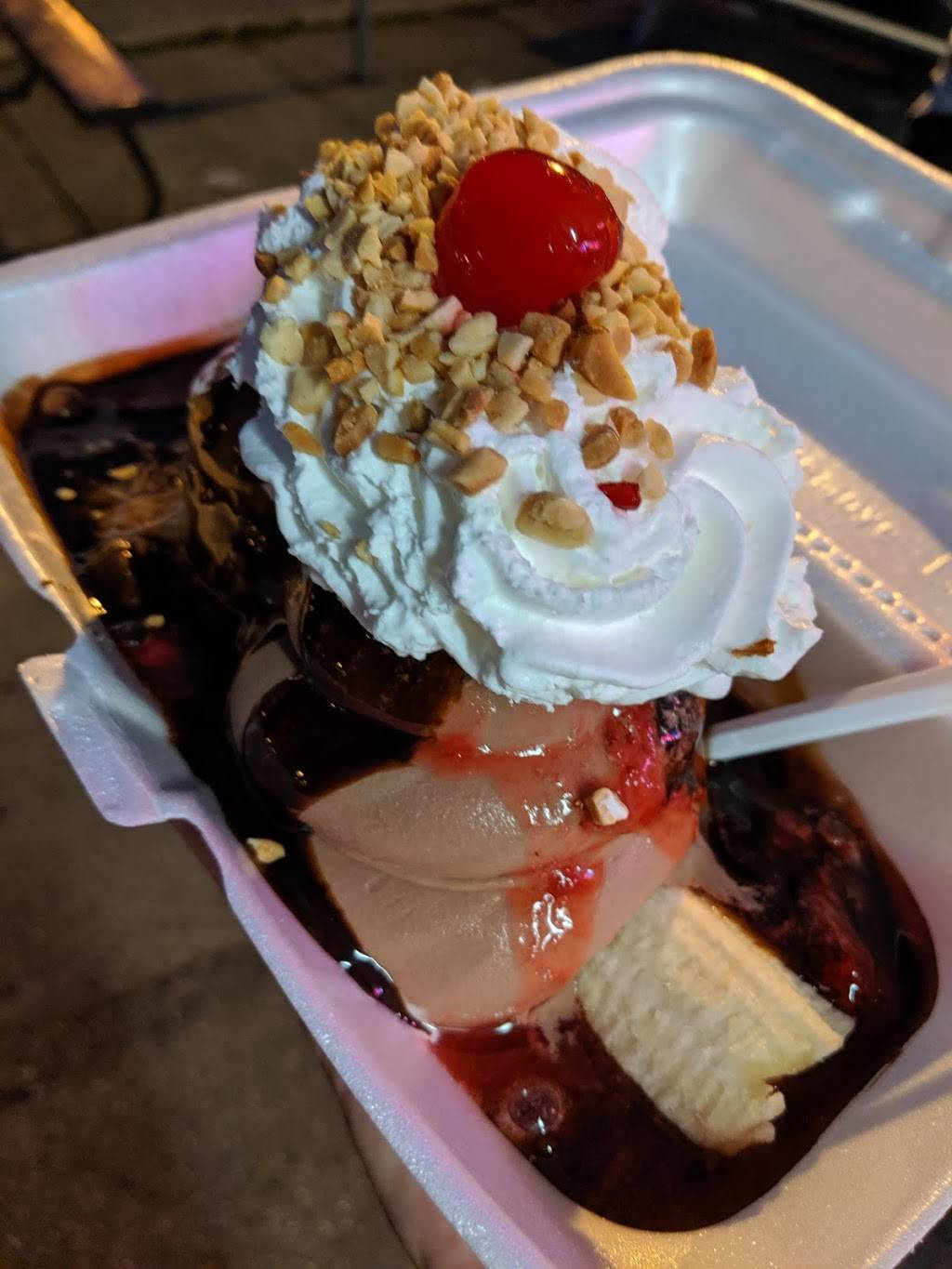 Arctic Corner | restaurant | 314 E Grand River Ave, Lansing, MI 48906, USA | 5172852578 OR +1 517-285-2578