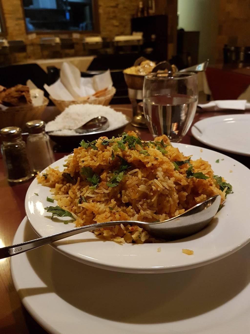 Spice Roots | restaurant | 200 Kortright Rd W, Guelph, ON N1G 4X8, Canada | 5197805222 OR +1 519-780-5222