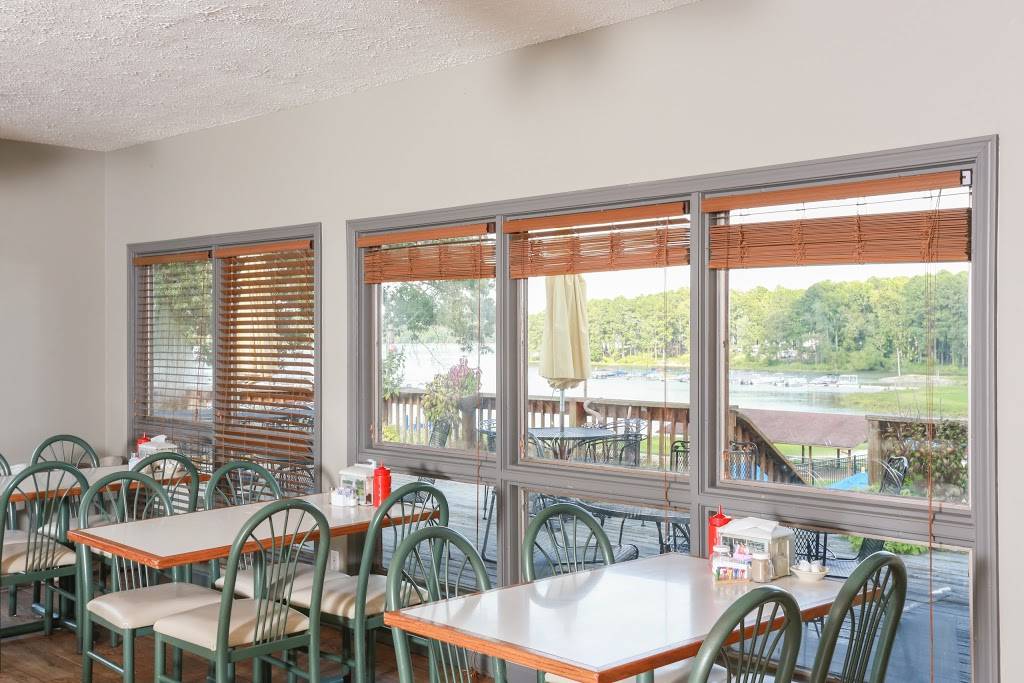 Oak Tree Grille | restaurant | 865 Buchanan Resort Rd, Springville, TN 38256, USA | 7316428810 OR +1 731-642-8810