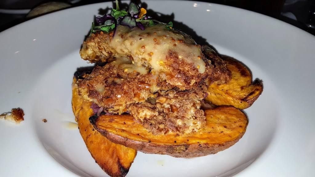 Leos | restaurant | 7042 E Market St, Warren, OH 44484, USA | 3308565291 OR +1 330-856-5291