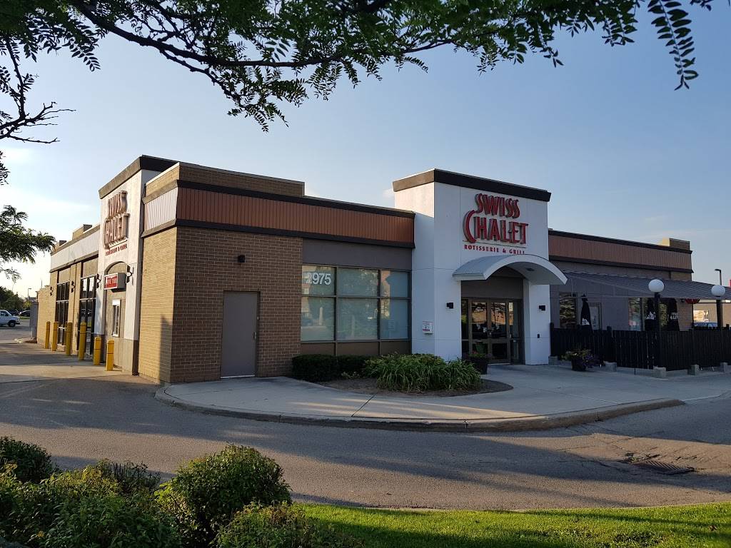 Swiss Chalet | restaurant | 2975 Eglinton Ave W, Mississauga, ON L5M 6J3, Canada | 9055698797 OR +1 905-569-8797