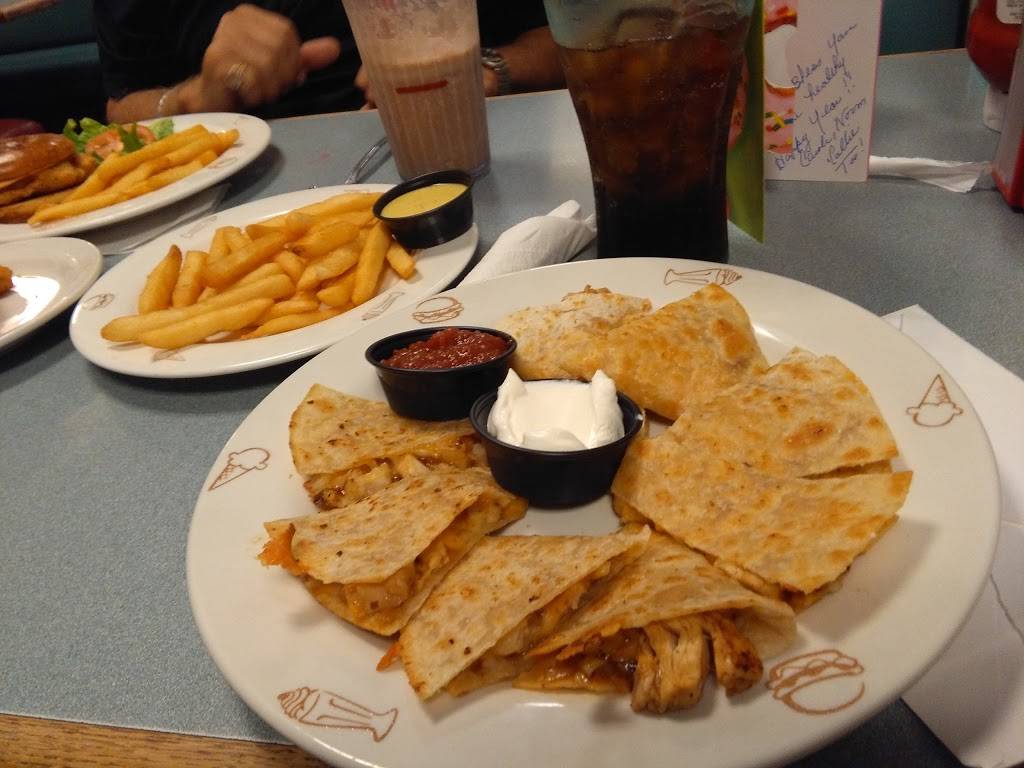 Friendlys | restaurant | 1011 E Eau Gallie Blvd, Melbourne, FL 32937, USA | 3217775035 OR +1 321-777-5035