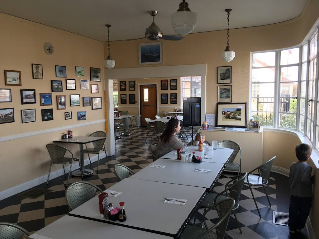 Flight Line Café | restaurant | 524 Airport Rd, Fresno, CA 93706, USA | 5593554186 OR +1 559-355-4186